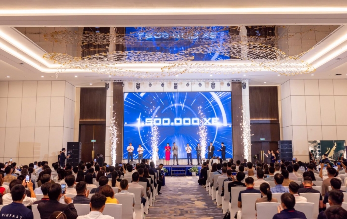 600 nhà phân phối VinFast đồng lòng nhất trí bán 1,5 triệu xe máy điện trong năm 2026 1 600 nhà phân phối VinFast đồng lòng nhất trí bán 1,5 triệu xe máy điện trong năm 2026