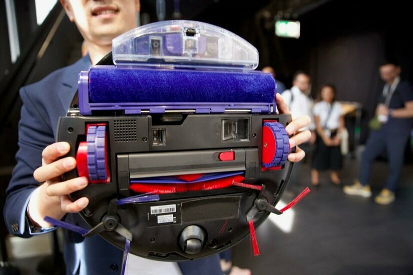 Cận cảnh Dyson Spot+Scrub Ai: Robot hút bụi lau nhà đầu tiên của Dyson với khả năng "săn lùng" vết bẩn 1 Cận cảnh Dyson Spot+Scrub Ai: Robot hút bụi lau nhà đầu tiên của Dyson với khả năng "săn lùng" vết bẩn