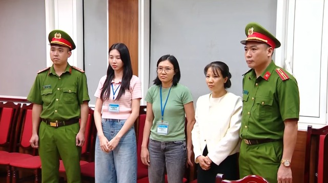 Hé lộ lời đề nghị của Thùy Tiên trong vụ kẹo Kera, nàng hậu thu lợi cực khủng mỗi lần lên livestream 1 Hé lộ lời đề nghị của Thùy Tiên trong vụ kẹo Kera, nàng hậu thu lợi cực khủng mỗi lần lên livestream