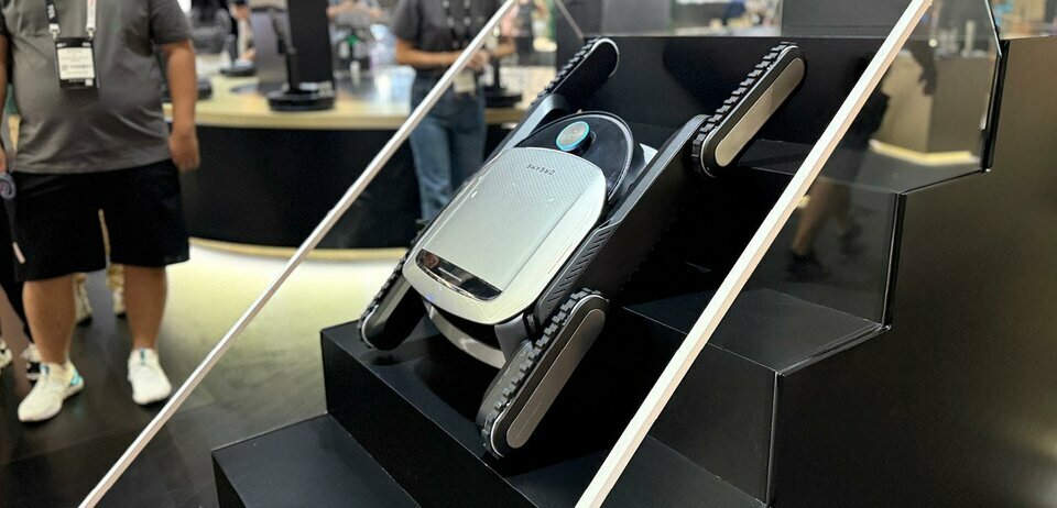 IFA 2025: Dreame trình làng hàng loạt robot hút bụi lau nhà độc lạ, từ biết tự leo cầu thang đến tự động thay giẻ lau, có cả máy rửa bát, lò nướng 1 IFA 2025: Dreame trình làng hàng loạt robot hút bụi lau nhà độc lạ, từ biết tự leo cầu thang đến tự động thay giẻ lau, có cả máy rửa bát, lò nướng