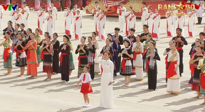 Mỹ Tâm nhận xét về bé gái 7 tuổi hát Quốc ca 2/9, từng tham gia nhiều chương trình lớn trước đó 1 Mỹ Tâm nhận xét về bé gái 7 tuổi hát Quốc ca 2/9, từng tham gia nhiều chương trình lớn trước đó