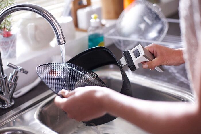Hướng dẫn vệ sinh nồi chiên không dầu chuẩn chỉ nhất, lâu bền không lo hỏng hóc huong dan ve sinh noi chien khong dau chuan chi nhat lau ben khong lo hong hoc