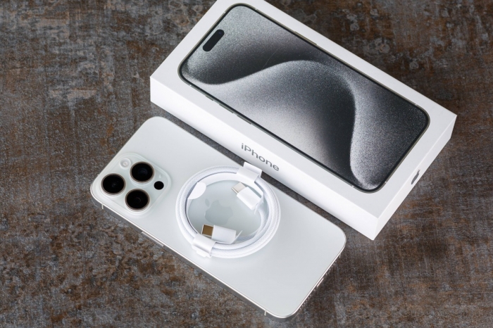 iPhone 15 Pro Max rẻ kỷ lục 11 triệu, khung viền titan mỏng nhẹ được chuộng hơn cả iPhone 17 Pro Max iphone 15 pro max re ky luc 11 trieu khung vien titan mong nhe duoc chuong hon ca iphone 17 pro