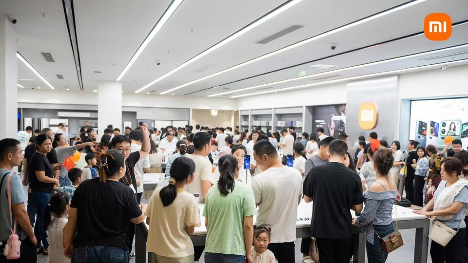 Sản phẩm nào mà hot thế này: "Cháy hàng" cả Trung Quốc, bán được hơn 1 triệu máy chỉ sau 1 ngày, dân xếp hàng chờ mua san pham nao ma hot the nay chay hang ca trung quoc ban duoc hon 1 trieu may chi sau 1 ngay dan xep hang cho mua