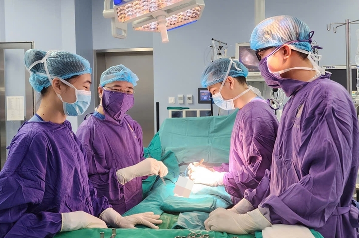 Sống 21 năm trong hình hài con gái, đi khám mới biết mình là nam 1 Sống 21 năm trong hình hài con gái, đi khám mới biết mình là nam