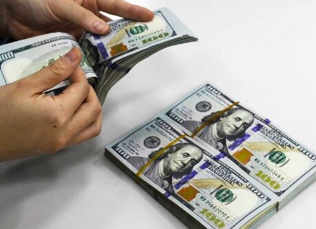 Tỷ giá USD hôm nay 17/10: Tỷ giá USD có diễn biến lạ giữa 'cơn bão' giá vàng