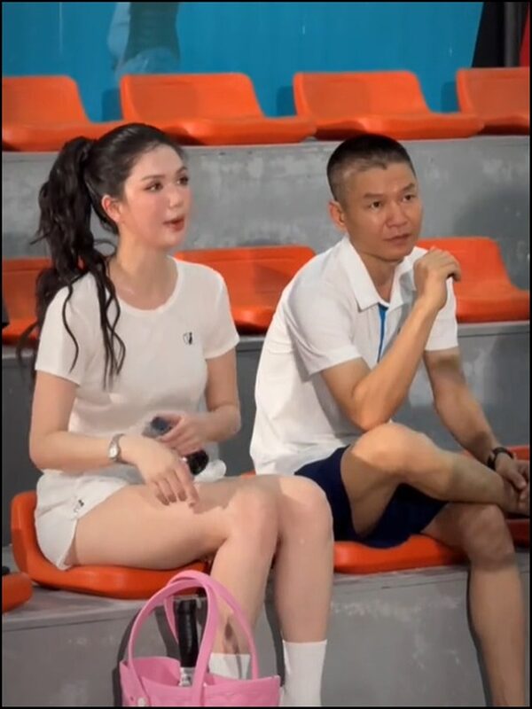 Clip Ngọc Trinh cùng một chủ tịch đi đánh pickleball gây chú ý, hé lộ mối quan hệ đặc biệt của cả hai 17 Clip Ngọc Trinh cùng một chủ tịch đi đánh pickleball gây chú ý, hé lộ mối quan hệ đặc biệt của cả hai clip ngoc trinh cung mot chu tich di danh pickleball gay chu y he lo moi quan he dac biet cua ca hai