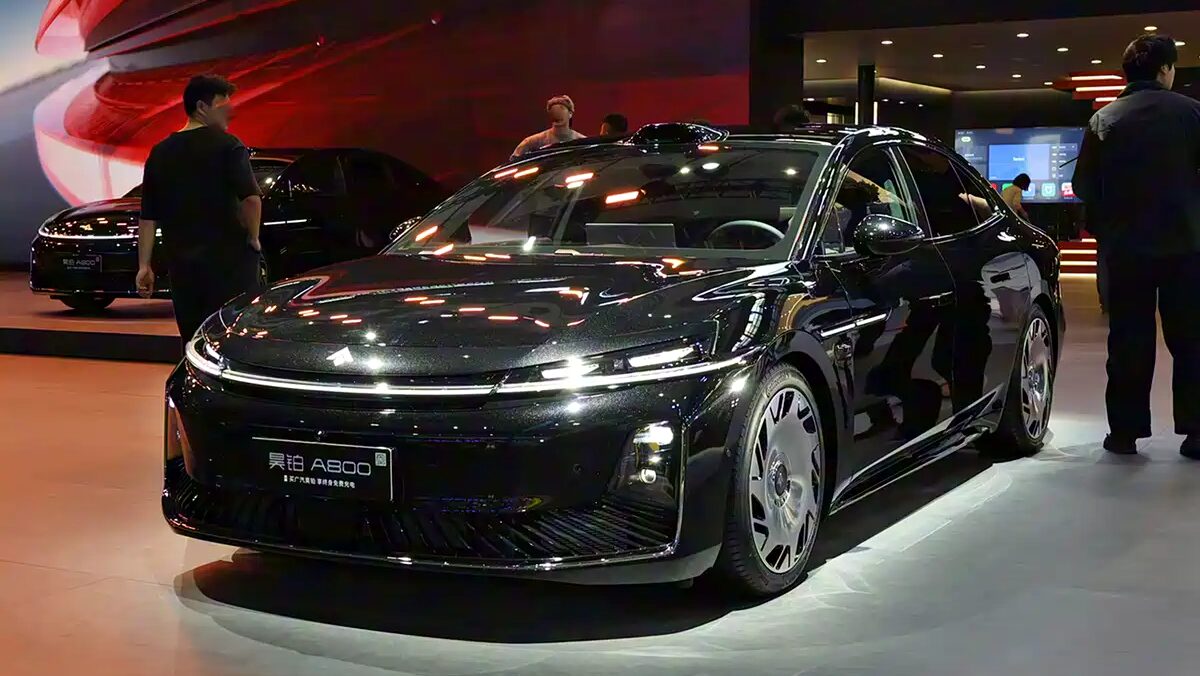 Sedan hybrid hạng sang sẵn sàng lật đổ Mercedes: Ngập công nghệ, nội thất như ‘khoang hạng nhất’ 1 Sedan hybrid hạng sang sẵn sàng lật đổ Mercedes: Ngập công nghệ, nội thất như ‘khoang hạng nhất’