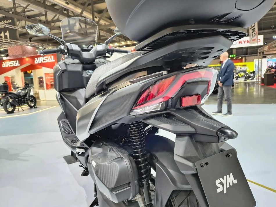 Tin xe hot 13/11: ‘Khắc tinh của Honda SH’ ra mắt với thiết kế hầm hố, trang bị tối tân, giá hấp dẫn 1 Tin xe hot 13/11: ‘Khắc tinh của Honda SH’ ra mắt với thiết kế hầm hố, trang bị tối tân, giá hấp dẫn