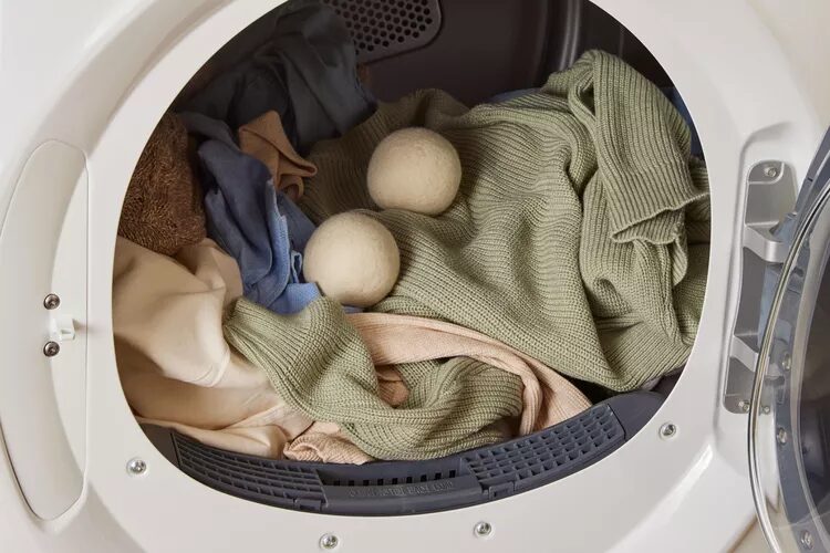 Bóng sấy quần áo là gì? 5 lý do nên dùng bóng sấy quần áo 1 Bóng sấy quần áo là gì? 5 lý do nên dùng bóng sấy quần áo bong say quan ao la gi 5 ly do nen dung bong say quan ao