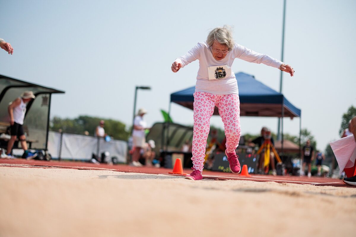 Người phụ nữ 101 tuổi vẫn tham gia Đại hội thể thao: Bí quyết sống thọ không phải là thuốc bổ, càng không cần phòng gym đắt tiền 3 Người phụ nữ 101 tuổi vẫn tham gia Đại hội thể thao: Bí quyết sống thọ không phải là thuốc bổ, càng không cần phòng gym đắt tiền nguoi phu nu 101 tuoi van tham gia dai hoi the thao bi quyet song tho khong phai la thuoc bo cang khong can phong gym dat tien