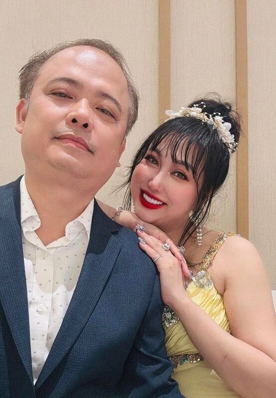 Phi Thanh Vân lên tiếng tin chia tay bạn trai hơn 10 tuổi: Chúng tôi thuộc về nhau cả thể xác lẫn tâm hồn 5 Phi Thanh Vân lên tiếng tin chia tay bạn trai hơn 10 tuổi: Chúng tôi thuộc về nhau cả thể xác lẫn tâm hồn phi thanh van len tieng tin chia tay ban trai hon 10 tuoi chung toi thuoc ve nhau ca the xac lan tam hon