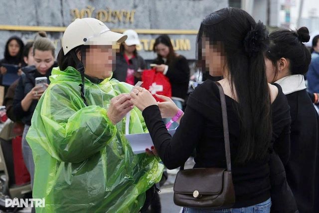 Sát giờ G, vé concert Mỹ Tâm bất ngờ rớt giá mạnh: Lý do ít ai ngờ tới 1 Sát giờ G, vé concert Mỹ Tâm bất ngờ rớt giá mạnh: Lý do ít ai ngờ tới