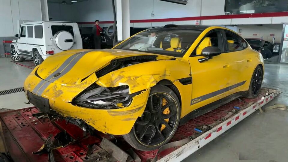 Xe tự lái gây tai nạn tại Hunan: Hai người bị thương khi qua đường 1 Xe tự lái gây tai nạn tại Hunan: Hai người bị thương khi qua đường