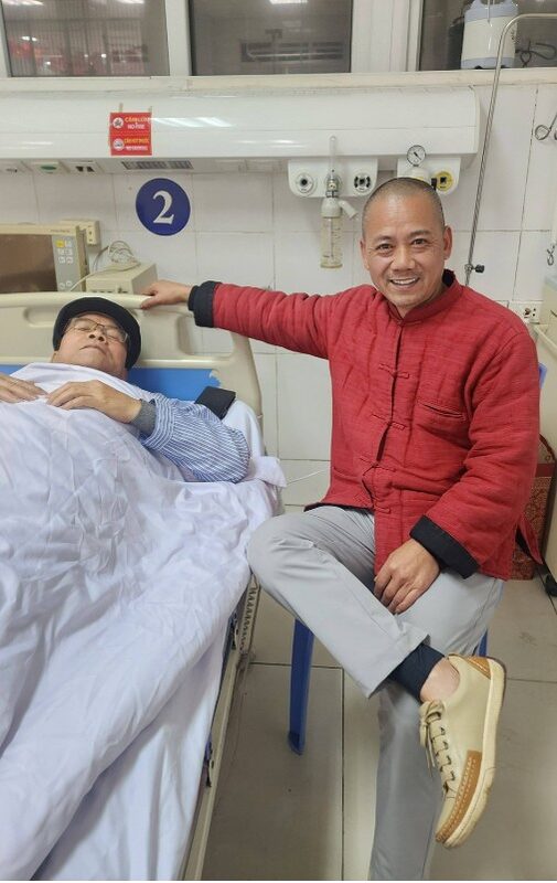 Con trai NSND Trần Nhượng tiết lộ tình hình sức khỏe xấu của bố, trước đó vẫn đi đám cưới ở tỉnh con trai nsnd tran nhuong tiet lo tinh hinh suc khoe xau cua bo truoc do van di dam cuoi o tinh