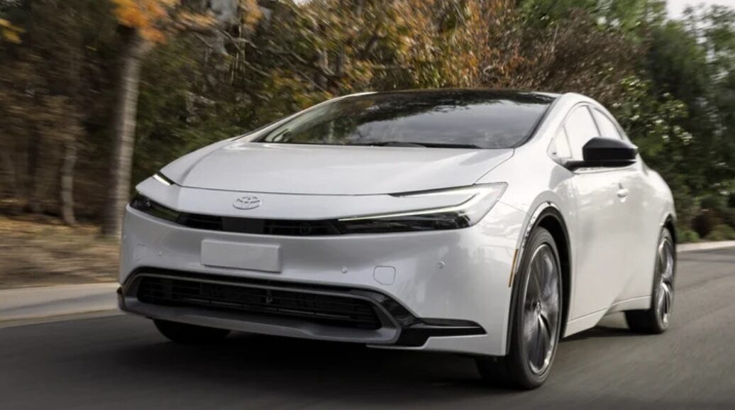 Điểm tin ô tô 6/1: Giảm mạnh thuế xe hybrid từ 2026, Toyota Yaris Cross phiên bản mới trình làng 1 Điểm tin ô tô 6/1: Giảm mạnh thuế xe hybrid từ 2026, Toyota Yaris Cross phiên bản mới trình làng