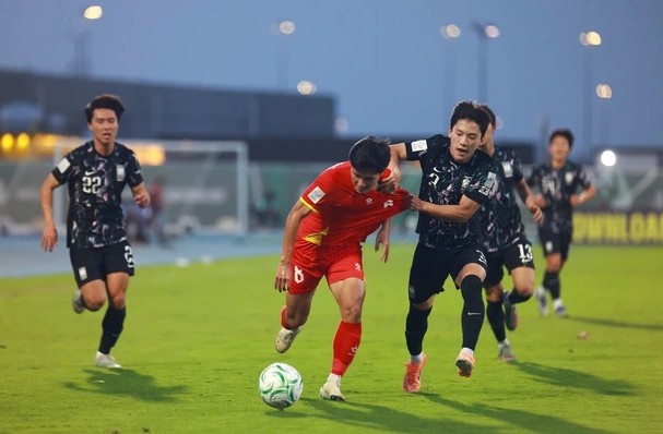 Hòa Minzy nghẹn ngào khi U23 Việt Nam phải đá thiếu người trước Hàn Quốc: 'Thương thật sự!' 1 Hòa Minzy nghẹn ngào khi U23 Việt Nam phải đá thiếu người trước Hàn Quốc: 'Thương thật sự!'