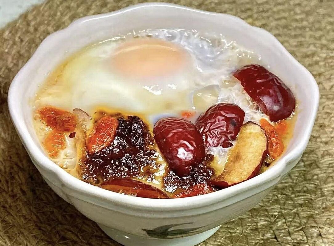 Hóa ra vì tôi hay ăn 3 món này mà da luôn hồng hào, khí huyết lưu thông tốt và tay chân không bao giờ bị lạnh hoa ra vi toi hay an 3 mon nay ma da luon hong hao khi huyet luu thong tot va tay chan khong bao gio bi lanh