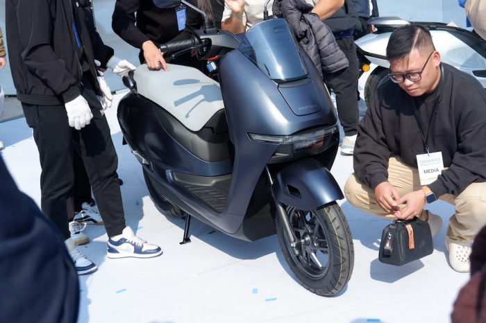 Honda ra mắt xe máy điện UC3: Thiết kế hiện đại, di chuyển 120km một lần sạc 1 Honda ra mắt xe máy điện UC3: Thiết kế hiện đại, di chuyển 120km một lần sạc