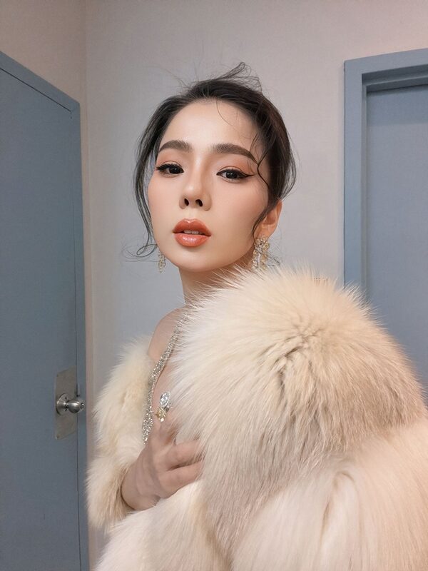 Lệ Quyên đáp trả ‘xanh rờn’ khi bị hỏi chuyện lên làm việc với Sở VH&TT TP.HCM vì phát ngôn thô tục le quyen dap tra xanh ron khi bi hoi chuyen len lam viec voi so vhtt tp hcm vi phat ngon tho tuc