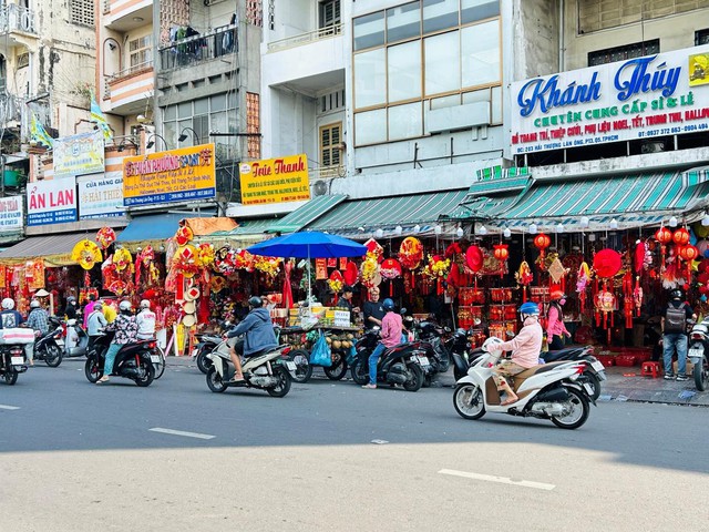 Chợ Lớn giáp Tết: Tìm phong vị cũ, check-in Phố Mai rực rỡ sắc xuân 2 Chợ Lớn giáp Tết: Tìm phong vị cũ, check-in Phố Mai rực rỡ sắc xuân cho lon giap tet tim phong vi cu check in pho mai ruc ro sac