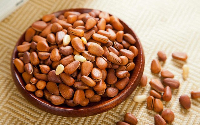 "Đánh bại" hạt hướng dương, đây mới là loại hạt lên ngôi Tết năm nay: Thuộc nhóm xa xỉ nhưng vẫn "cháy hàng" vì 2 lý do danh bai hat huong duong day moi la loai hat len ngoi tet nam nay thuoc nhom xa xi nhung van chay hang vi 2 ly do