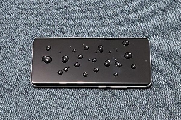 Hé lộ bí mật về lý do miếng dán màn hình lại dễ bám bẩn chỉ sau vài lần chạm 1 Hé lộ bí mật về lý do miếng dán màn hình lại dễ bám bẩn chỉ sau vài lần chạm