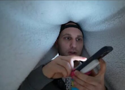 Mẹo thu âm lồng tiếng to, rõ ràng, không ồn khi không có mic xịn 1 Mẹo thu âm lồng tiếng to, rõ ràng, không ồn khi không có mic xịn