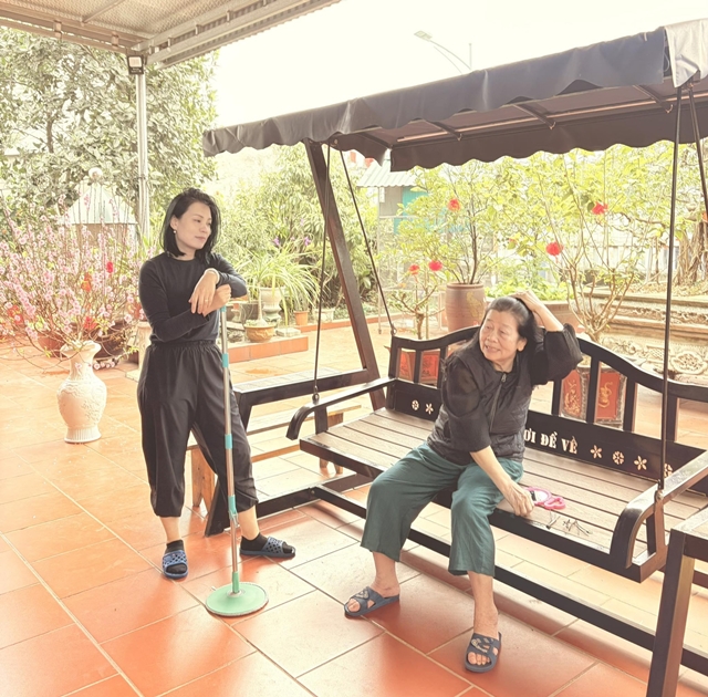 Mối quan hệ của vợ Cục trưởng Xuân Bắc và mẹ chồng lần đầu được tiết lộ 3 Mối quan hệ của vợ Cục trưởng Xuân Bắc và mẹ chồng lần đầu được tiết lộ moi quan he cua vo cuc truong xuan bac va me chong lan dau duoc tiet lo