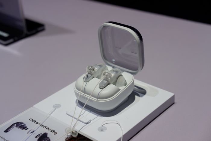 Trên tay Galaxy Buds4 Pro: Thiết kế gọn nhẹ, âm thanh Hi-Fi đa tầng, ‘all-in’ cho trải nghiệm Galaxy 10 Trên tay Galaxy Buds4 Pro: Thiết kế gọn nhẹ, âm thanh Hi-Fi đa tầng, ‘all-in’ cho trải nghiệm Galaxy tren tay galaxy buds4 pro thiet ke gon nhe am thanh hi fi da tang all in cho trai nghiem