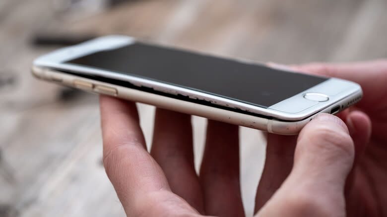 5 dấu hiệu pin lithium-ion sắp phát nổ mà bạn không nên bỏ qua 4 5 dấu hiệu pin lithium-ion sắp phát nổ mà bạn không nên bỏ qua 5 dau hieu pin lithium ion sap phat no ma ban khong nen bo qua