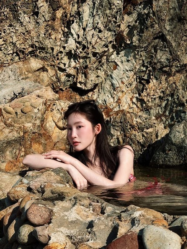 Ca sĩ Juky San tắm trong Giếng Tiên có vi phạm pháp luật? ca si juky san tam trong gieng tien co vi pham phap luat