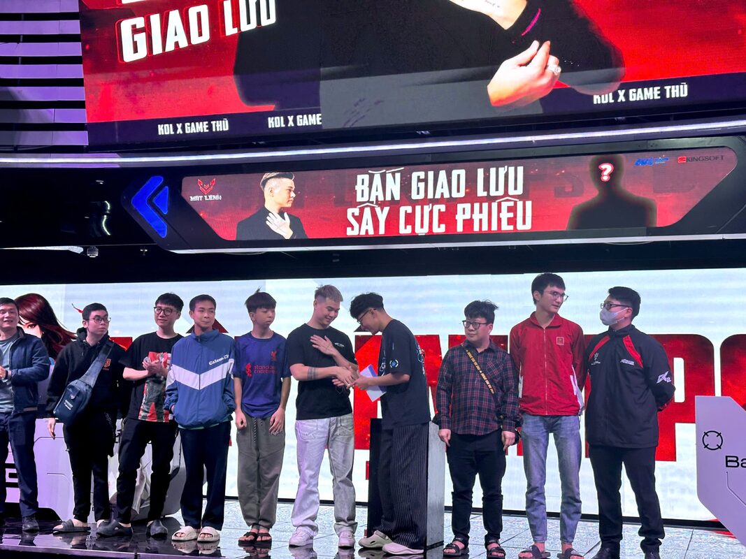 Game “Mật Lệnh” đổ bộ: Cộng đồng FPS chật kín khán phòng, Rambo xuất hiện là bùng nổ! game mat lenh do bo cong dong fps chat kin khan phong rambo xuat hien la bung no