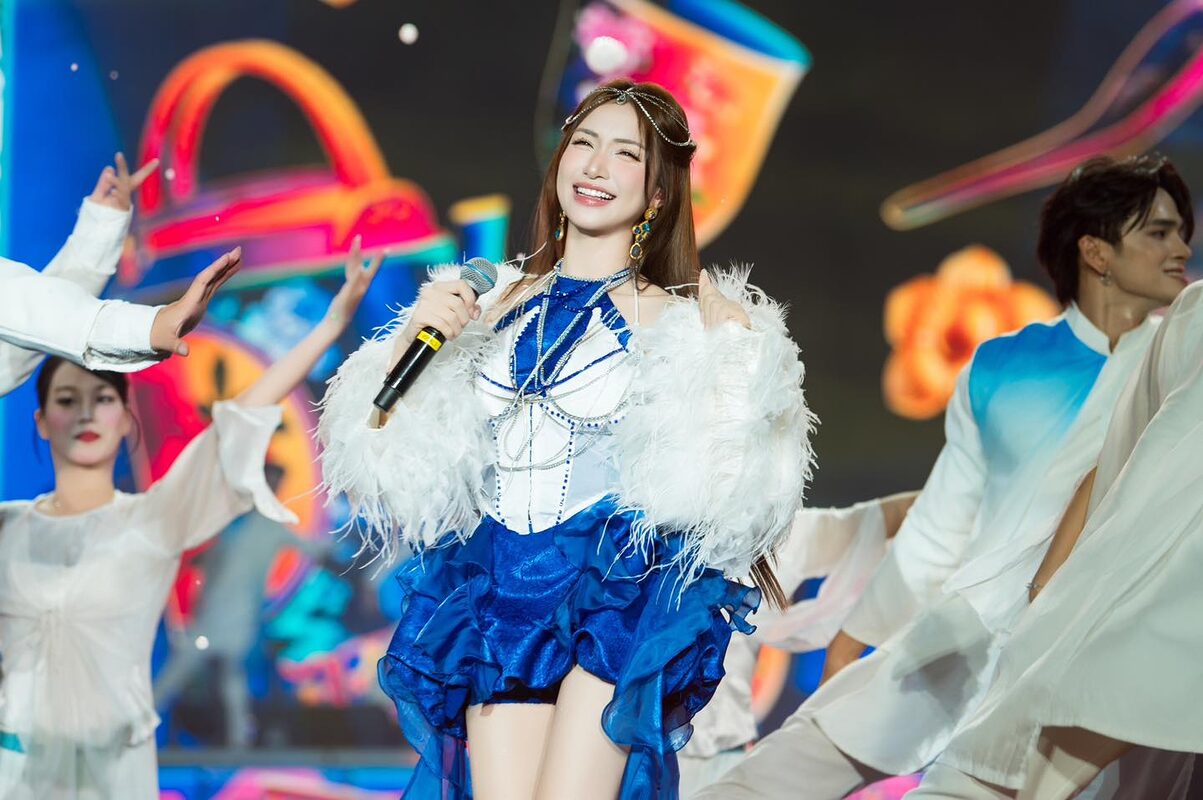 Hòa Minzy chỉ "can thiệp" rất nhẹ 1 bộ phận trên khuôn mặt là đủ để visual sáng bừng, ngày càng xinh nét 1 Hòa Minzy chỉ "can thiệp" rất nhẹ 1 bộ phận trên khuôn mặt là đủ để visual sáng bừng, ngày càng xinh nét hoa minzy chi can thiep rat nhe 1 bo phan tren khuon mat la du de visual sang bung ngay cang xinh net