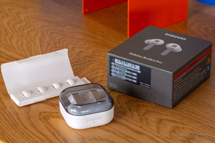 Mở hộp tai nghe Galaxy Buds4 Pro: Loa kép lớn hơn 20%, âm thanh 24-bit/96kHz và AI lọc ồn cuộc gọi mo hop tai nghe galaxy buds4 pro loa kep lon hon 20 am thanh 24 bit 96khz va ai loc on cuoc goi