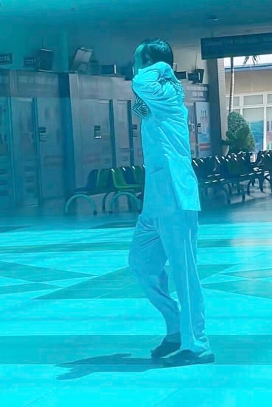 Nghệ sĩ Hoài Linh xuất hiện một mình tại bệnh viện, nhiều người lo lắng đến tình trạng sức khỏe hiện tại nghe si hoai linh xuat hien mot minh tai benh vien nhieu nguoi lo lang den tinh trang suc khoe hien tai