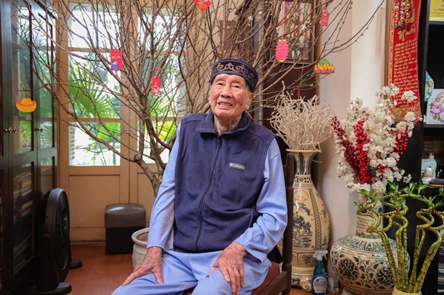 Nhạc sĩ Phạm Tuyên bị khô cứng phổi, phải thở máy mỗi ngày, gia đình tiết lộ tình hình hiện tại 8 Nhạc sĩ Phạm Tuyên bị khô cứng phổi, phải thở máy mỗi ngày, gia đình tiết lộ tình hình hiện tại nhac si pham tuyen bi kho cung phoi phai tho may moi ngay gia dinh tiet lo tinh hinh hien tai