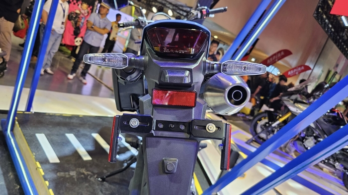 Tin xe máy 8/3: ‘Huyền thoại côn tay’ mới đét của Suzuki ra mắt, thiết kế cực 'nét', có ABS, giá mềm 9 Tin xe máy 8/3: ‘Huyền thoại côn tay’ mới đét của Suzuki ra mắt, thiết kế cực 'nét', có ABS, giá mềm tin xe may 8 3 huyen thoai con tay moi det cua suzuki ra mat thiet ke cuc net co abs gia mem