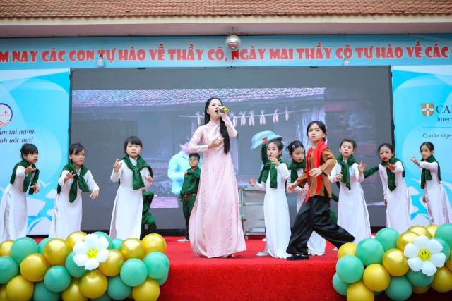 Cô giáo Hà Nội gây ‘sốt’ khi hát hit Hòa Minzy, nhạc sĩ Nguyễn Văn Chung lập tức mời thu âm co giao ha noi gay sot khi hat hit hoa minzy nhac si nguyen van chung lap tuc moi thu am