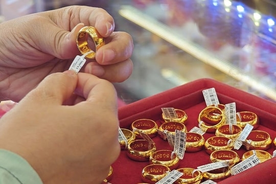 Giá vàng 9999 chiều hôm nay 12/4: Vàng SJC giảm 2,1 triệu đồng/lượng, vàng nhẫn 9999 ổn định, giá iPhone 16 ra sao? gia vang 9999 chieu hom nay 12 4 vang sjc giam 21 trieu dong luong vang nhan 9999 on dinh gia iphone 16 ra sao