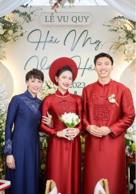 Mẹ vợ tiết lộ Đoàn Văn Hậu từng phải đứng ngoài 20 phút, chỉ ‘may mắn’ mới được vào nhà Doãn Hải My me vo tiet lo doan van hau tung phai dung ngoai 20 phut chi may man moi duoc vao nha doan hai my